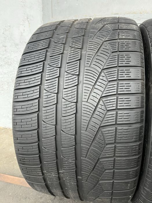 2 бр. зимни гуми 305/30/20 Pirelli 6 mm DOT 3617