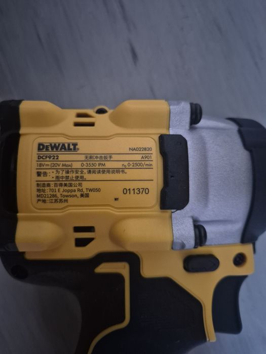 Ударный гайковерт DeWALT DCF922N-XJ