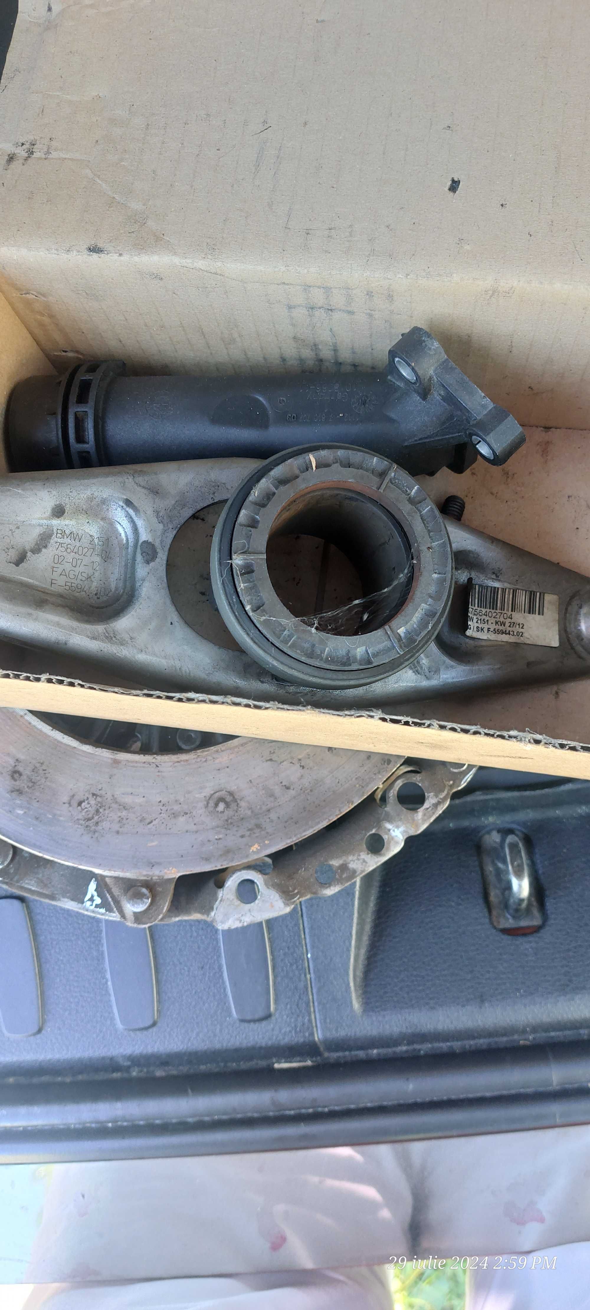 Set ambreiaj cu volanta  plus pompa de apa bmw x1 e84 163 cai