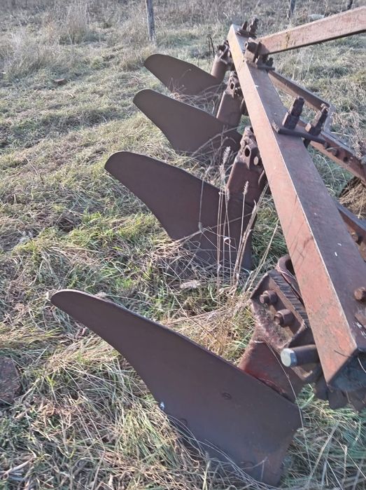 Плуг 4 корпуса. В рабочем состоянии.