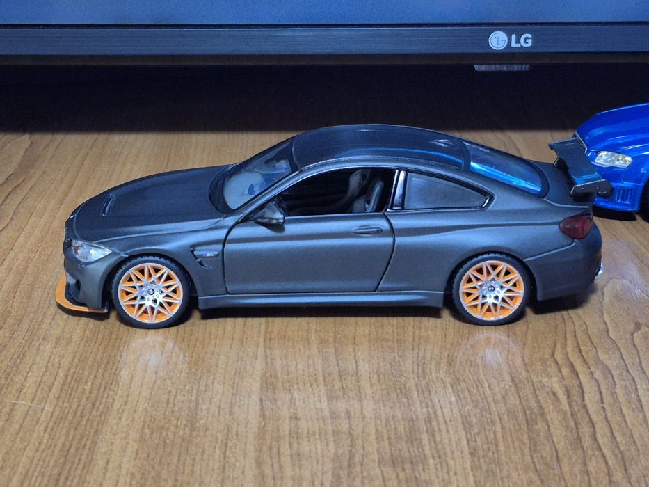 Macheta auto de colecție 1 24 BMW M4 GTS