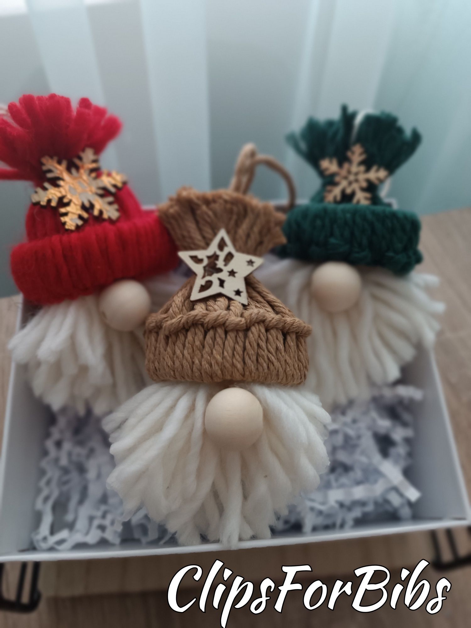 Коледни играчки от макраме и естествени материали