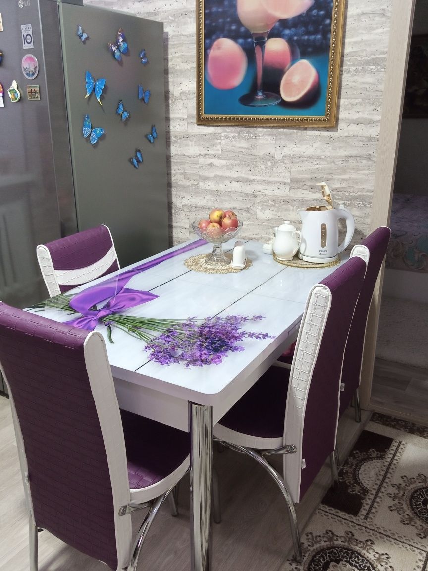 Продам стол кухонный со стульями
