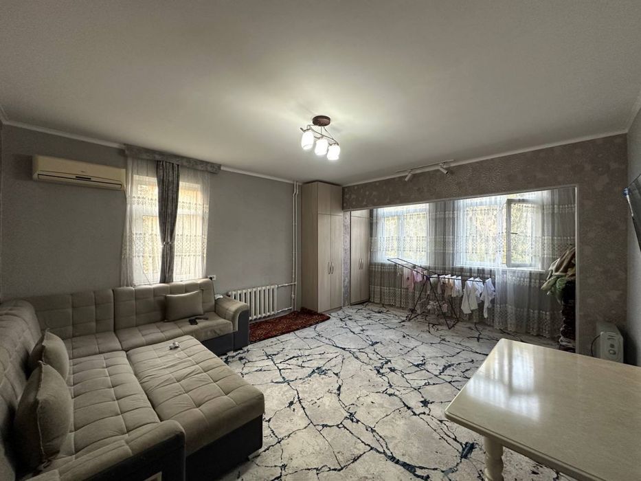 Продается 1-комнатная квартира в Юнусабаде, 4 кв, рядом с Шохсарой