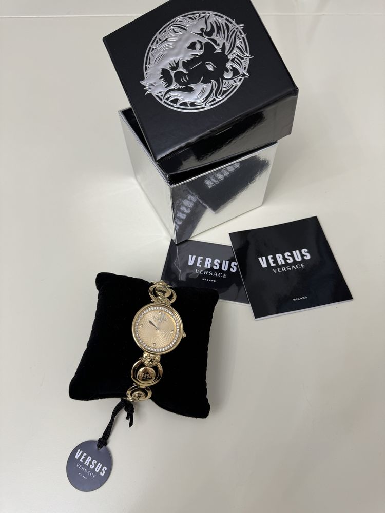 Часы Versus Versace с кристалами Swarovski