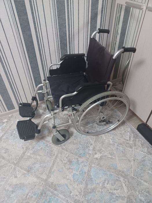 Продам инвалидную коляску