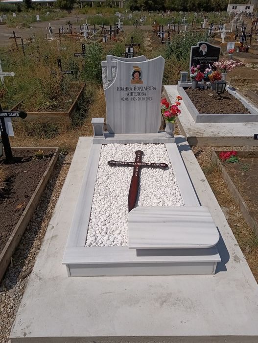 Надгробни паметници