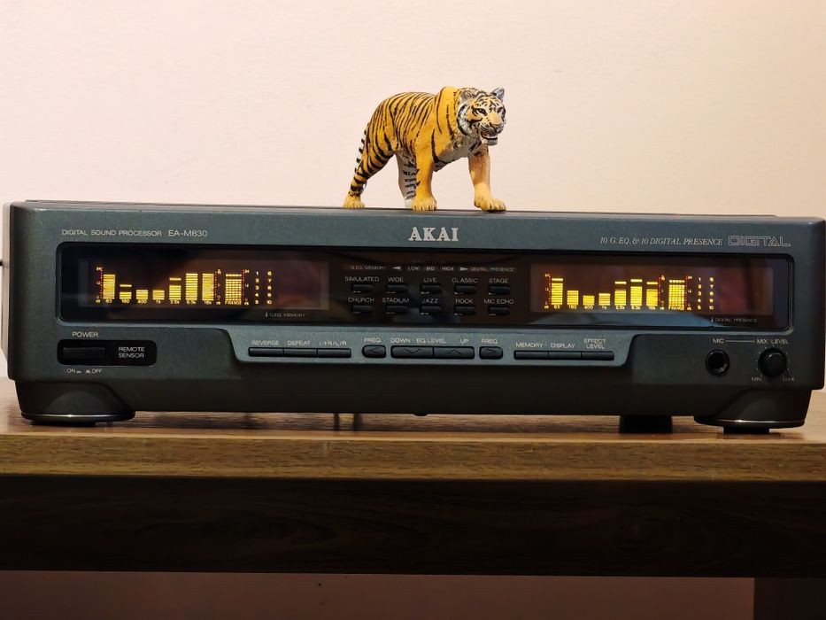 Akai EA-M830. Egalizator superb. O bijuterie Hi-Fi. Ca nou. Preț fix !