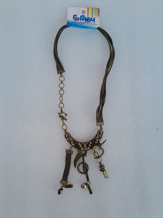 Колие от кожа и метал