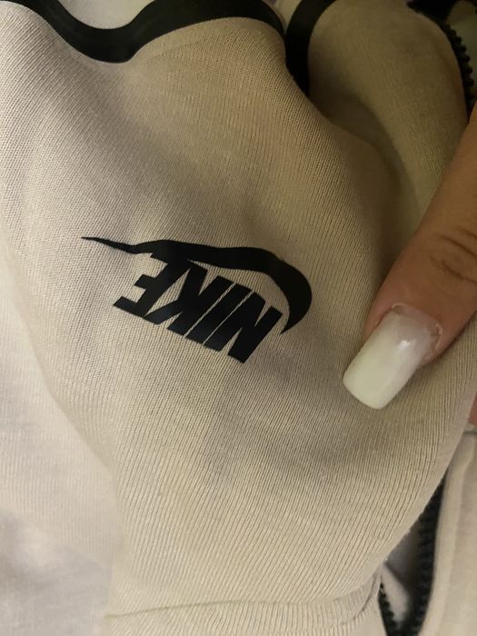 Оригинално горнище на NIKE бежаво