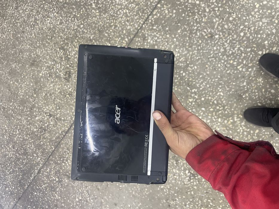 Noutbook acer sotiladi