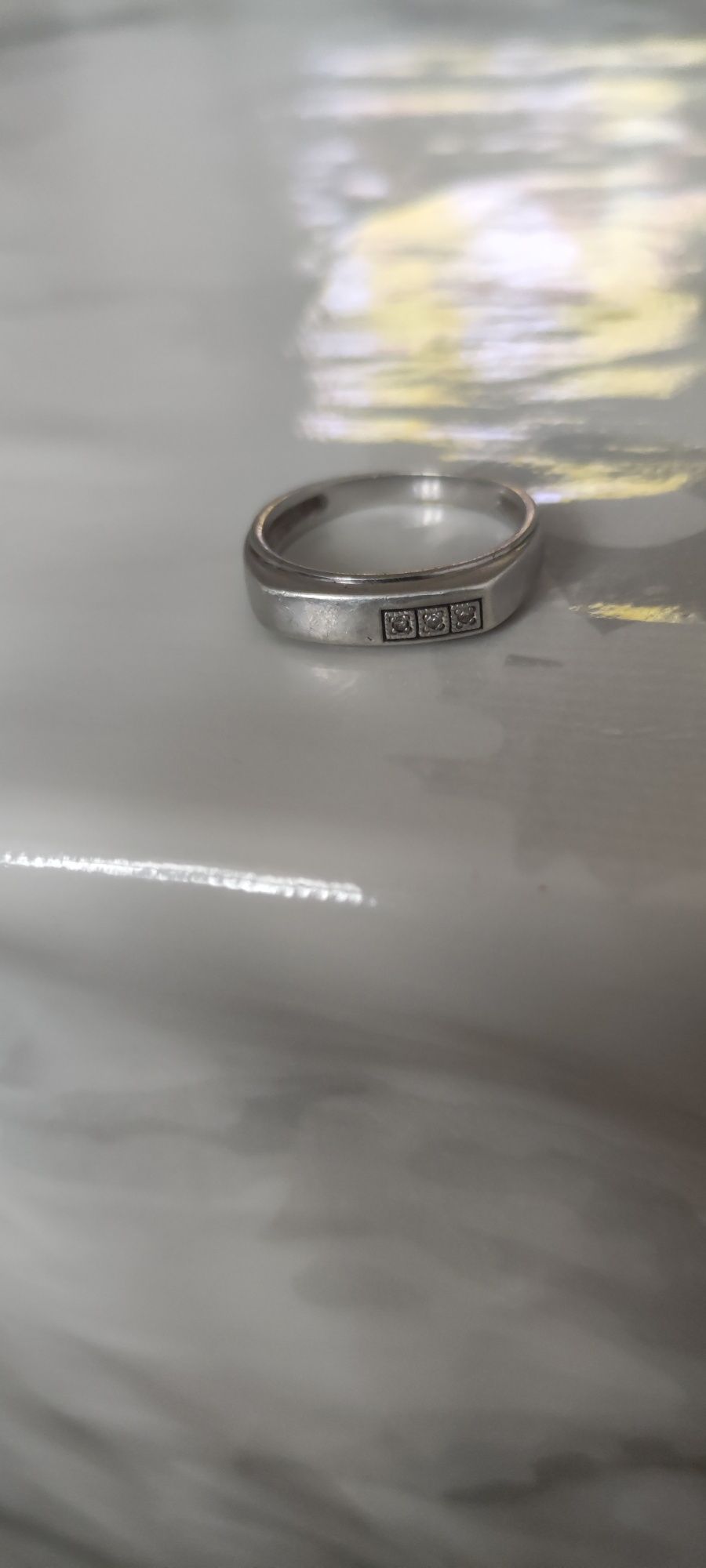Продаю серебряный крест и кольцо серебро 19.20 размер 5тысяч тенге2500