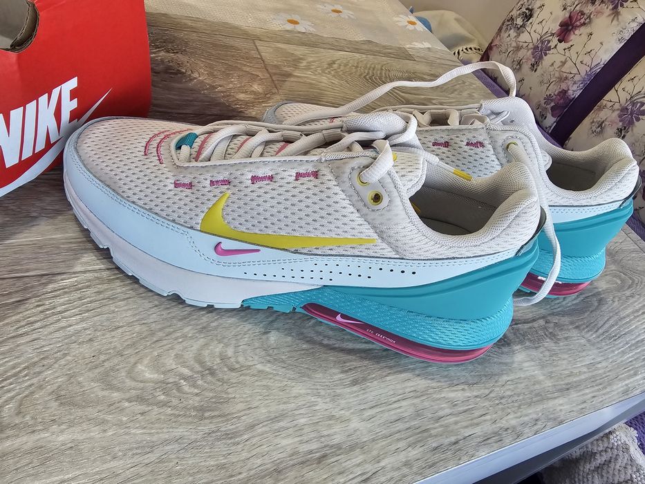 Чисто нови маратонки Nike  Air Max