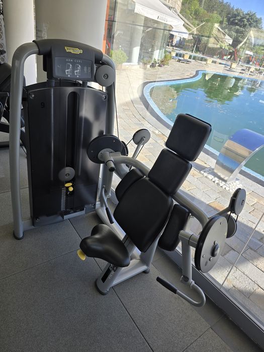 Techogуm arm curl  техноджим машина за бицепс