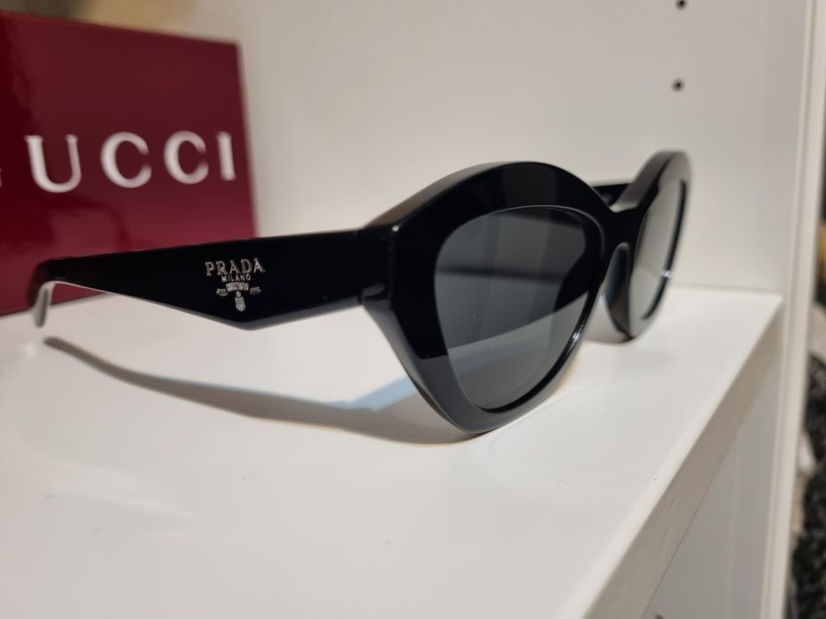 De vânzare ochelarii prada