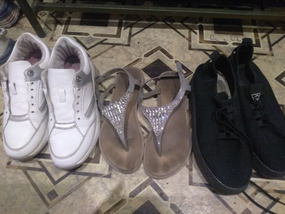 Отдам обувь 2000