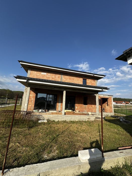 Casa de vanzare cu etaj - Budesti