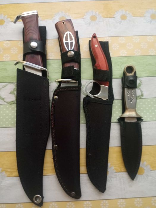 Ножове с калъфи комплект.