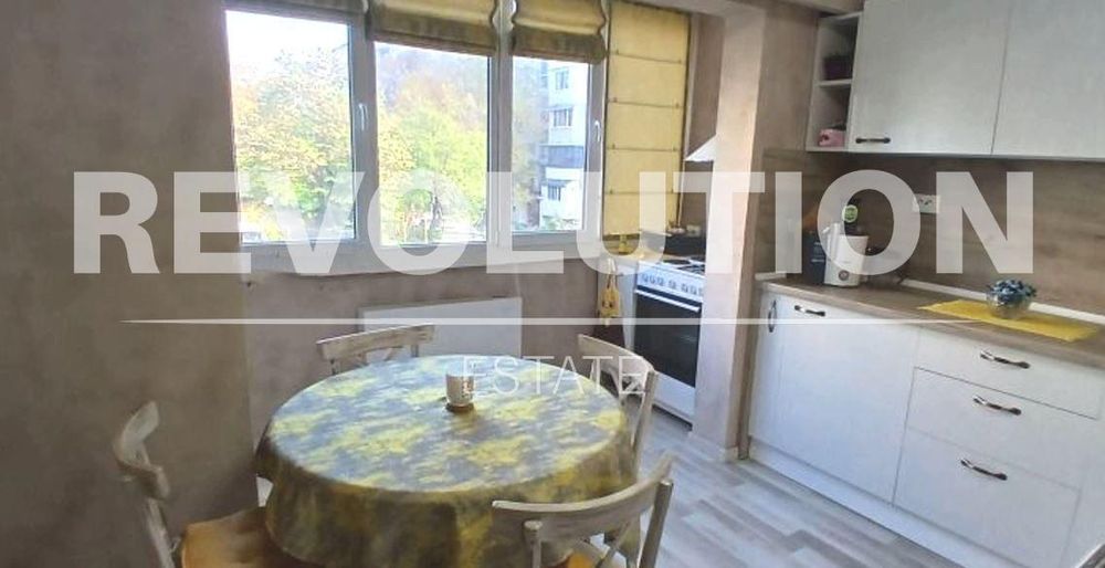 Дава се под наем Тристаен апартамент в Варна, Цветен квартал - 90 кв.м за 797.64 € - Снимка #1