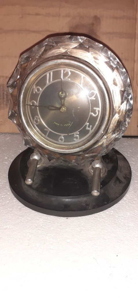 Продава стари часовници будилник работещи и колекция стари ръчни часов