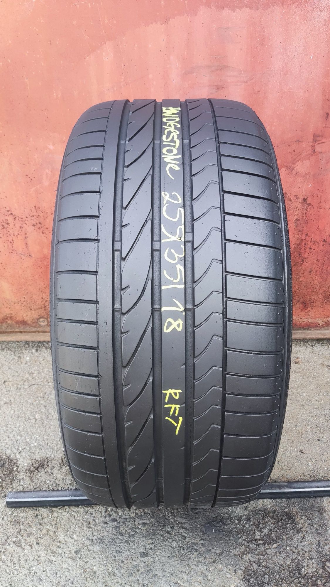 1бр. лятна гума 255/35/18 Bridgestone Potenza, XL, runflat
6.85mm 
Доб