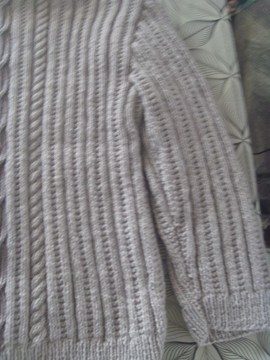 Пуловер ръчно плетен