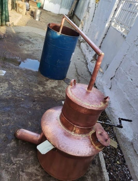 Vând un cazan de țuică din cupru alimentar capacitate de 150l cu fundu