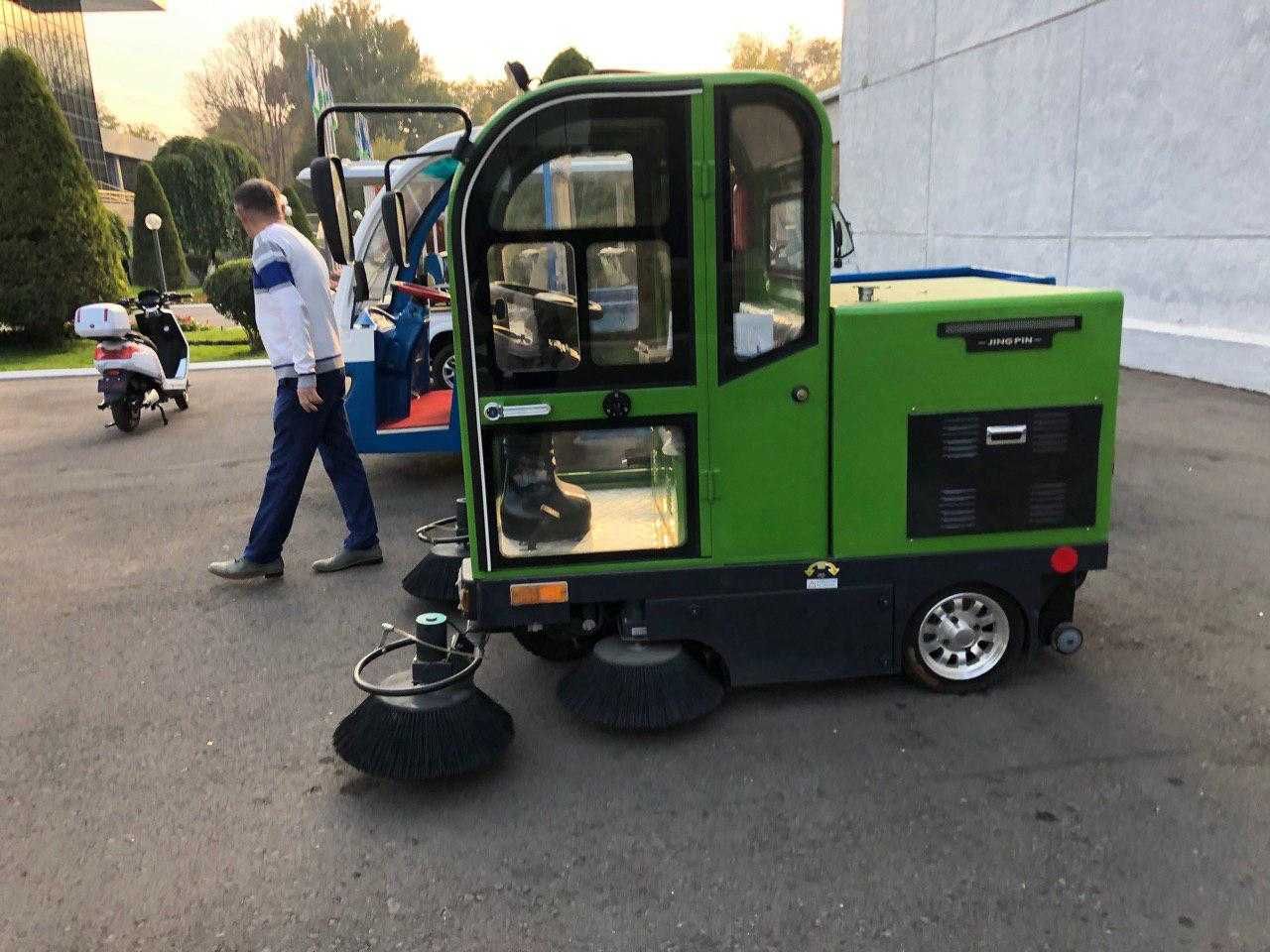 Уборочная подметальная Моющая Электро машина
