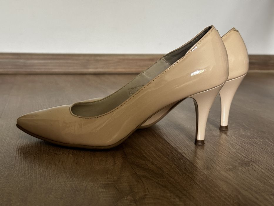 Pantofi stiletto nude din piele naturala, mărimea 37