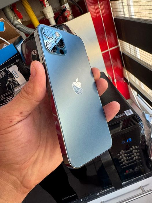 Iphone 12 PRO 256gb( fisurat 1cm colt stanga spate)