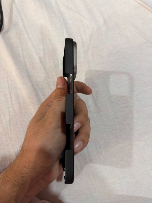 Pitaka chexol iPhone 16 pro max uchun