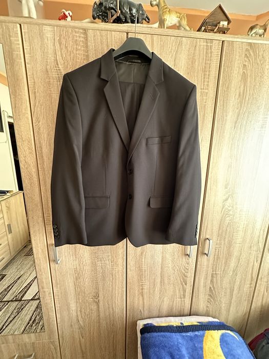 Costum băbarbătesc nou  marimea 60