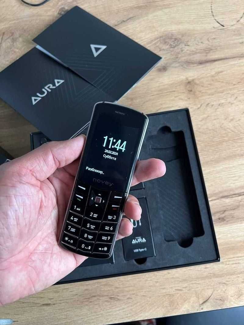 Новый телефон AURA V1