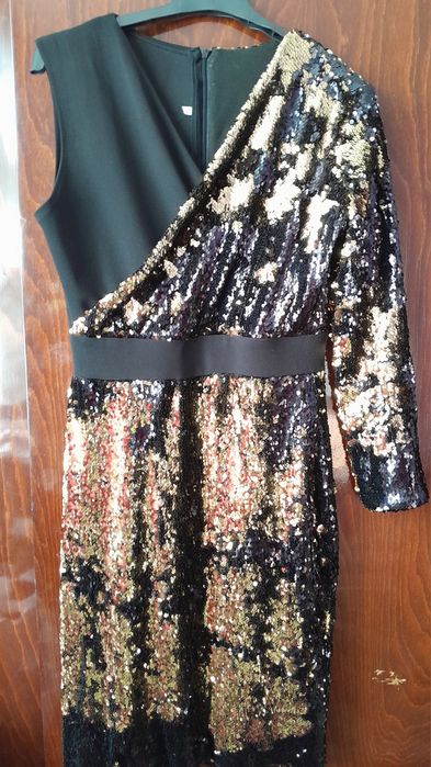 Rochie cu paiete cu o maneca
