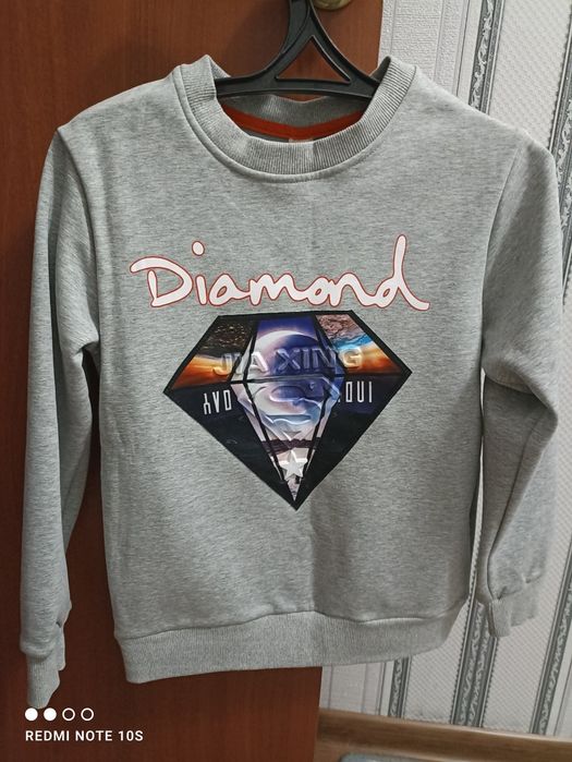 Продам свитер детский новый