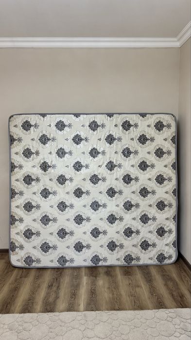 Матрас(почти новый)