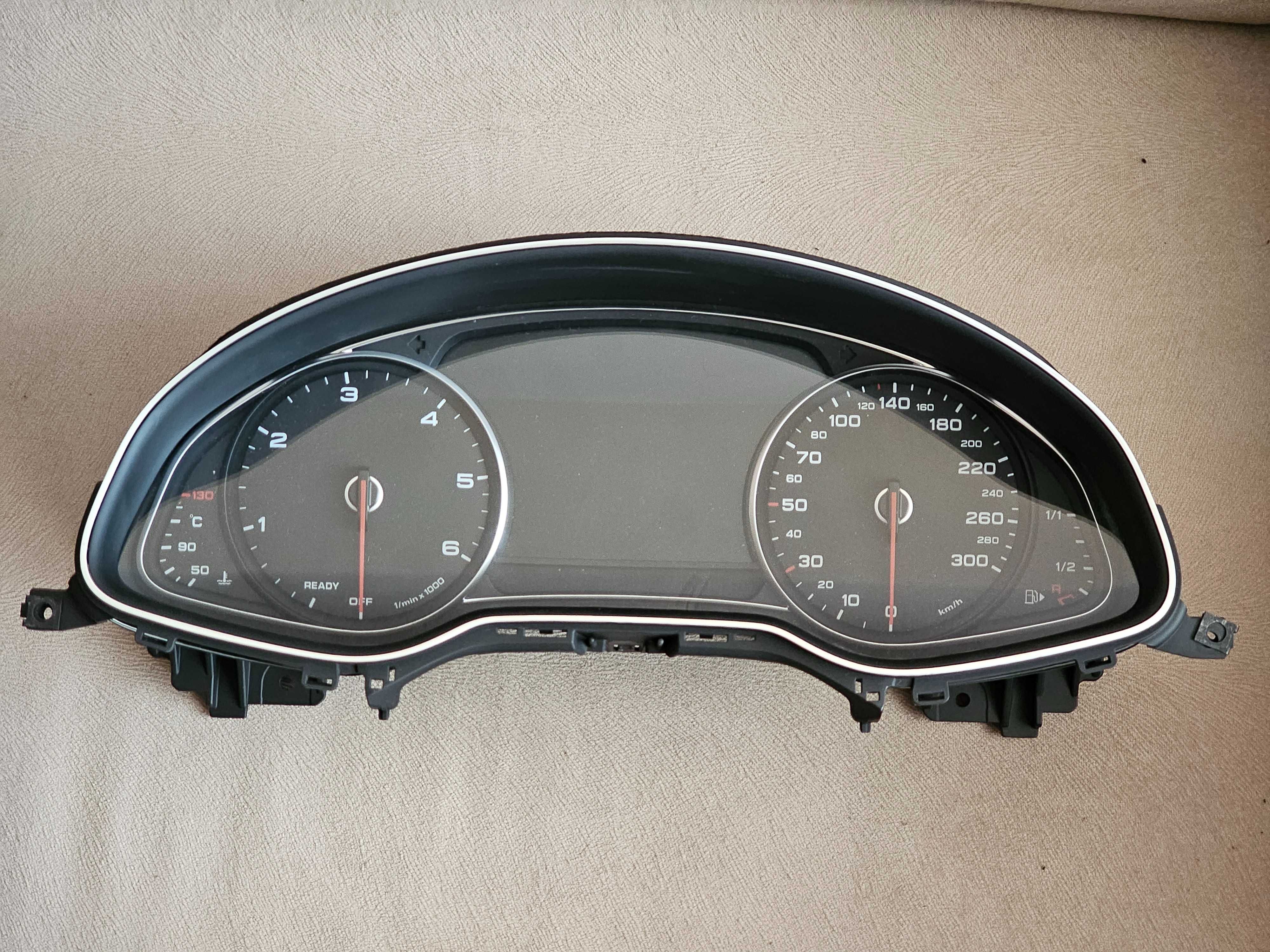 AUDI Q7 4M Cockpit display 4M0 920 771 дисплей за кокпит (табло)