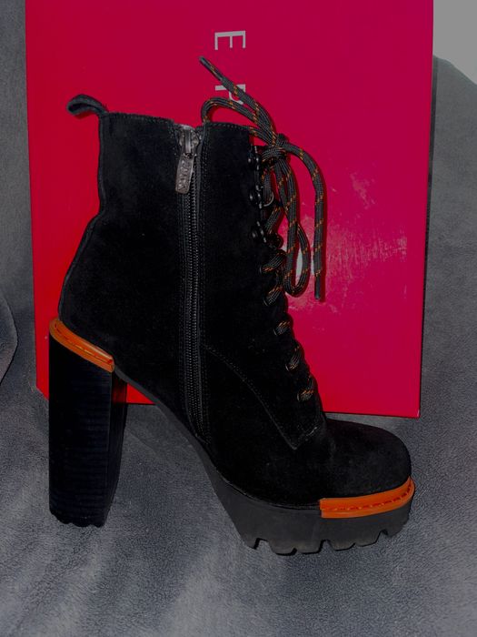 Ghetuțe cu toc din piele întoarsă EPICA