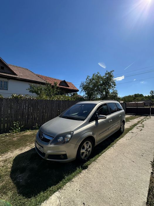 Vând Opel Zafira