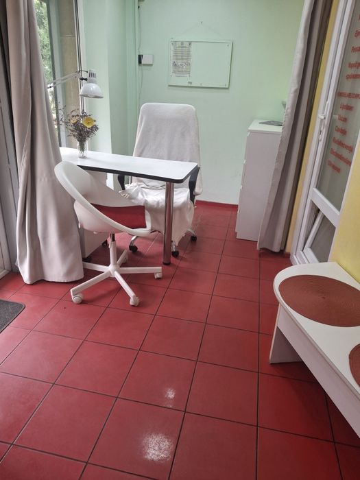 Dau in chirie post de lucru pt manichiura