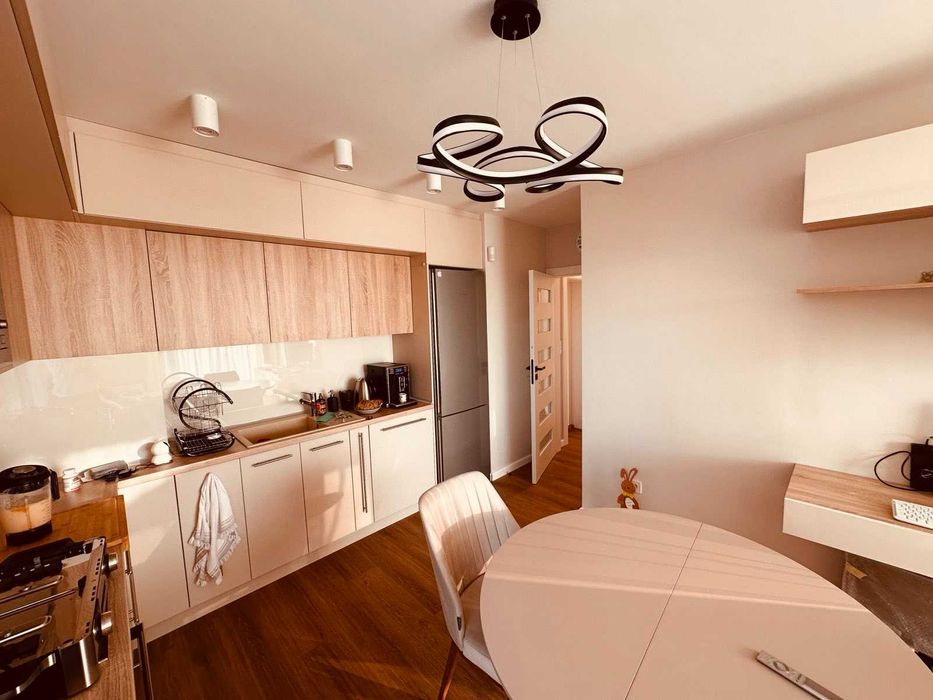 Дава се под наем Двустаен апартамент в Бургас, Изгрев - 98 кв.м за 890 € - Снимка #2