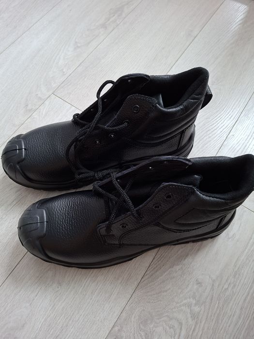 Спец обувь новая. Размеры 40, 42.