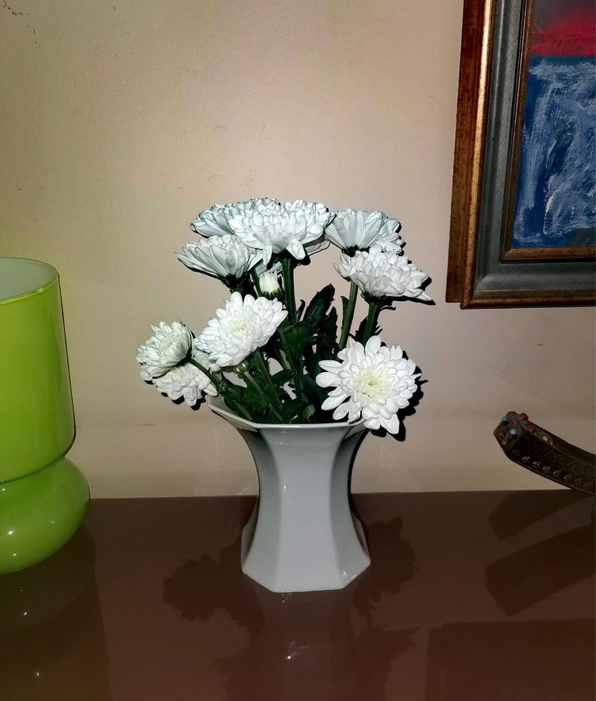 Антикварна порцеланова млечно бяла ваза изчистен скандинавски дизайн !