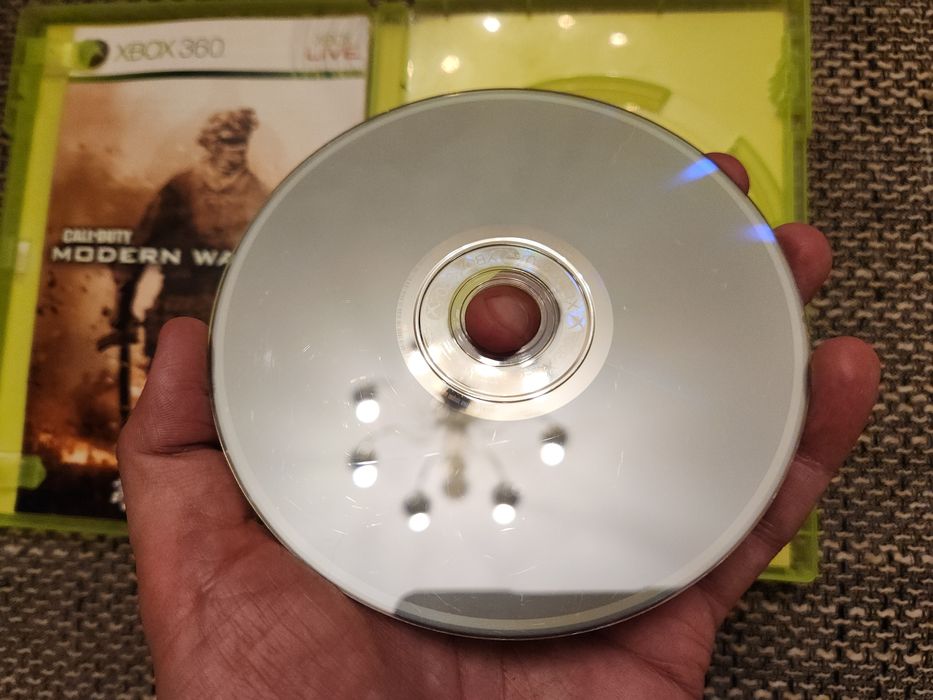 Red Dead Redemption Game of the Year Edition si COD MW2 pt Xbox 360