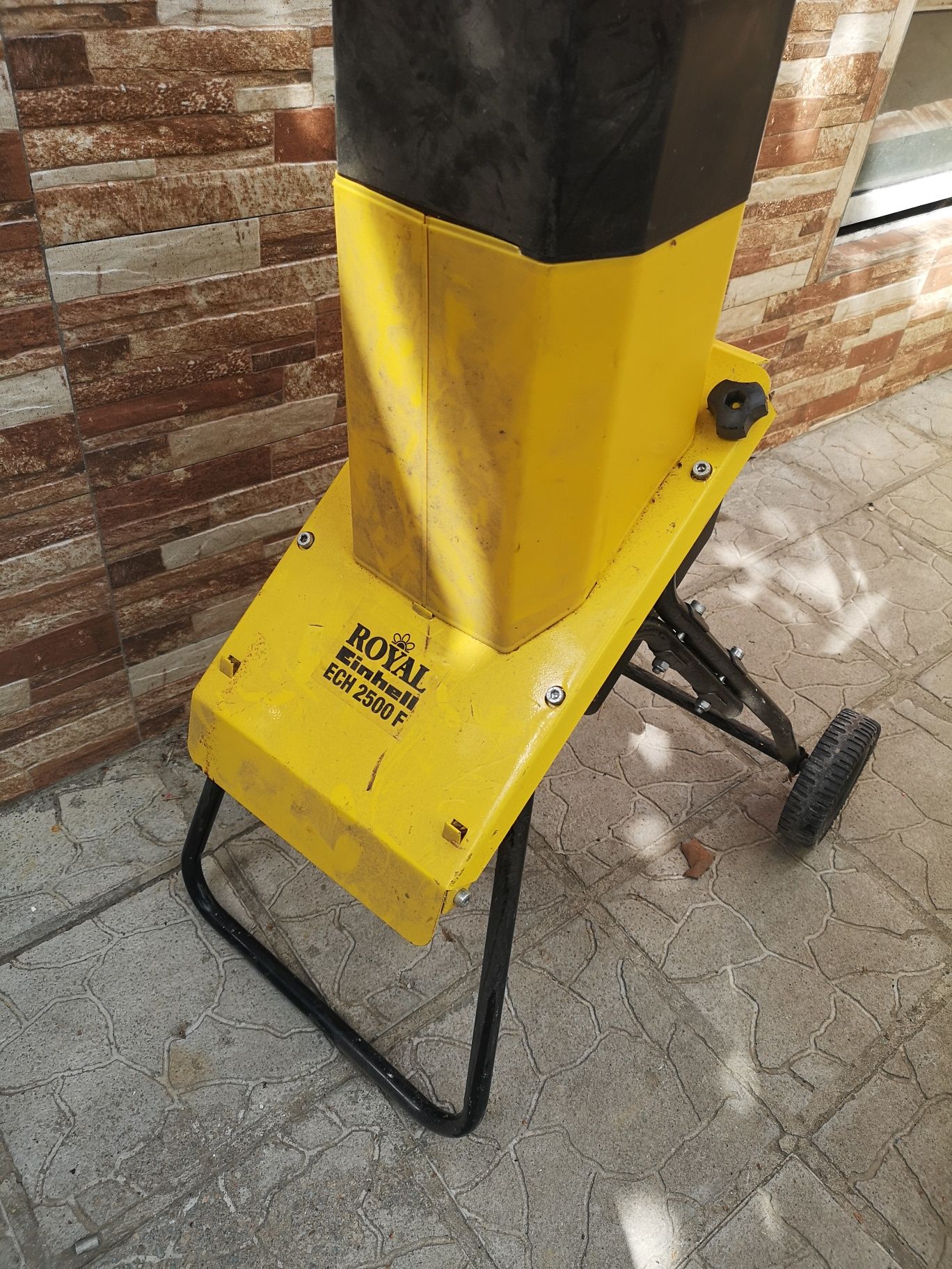 Дробилка за клони Royal 220v2500 Дискова  със ножове