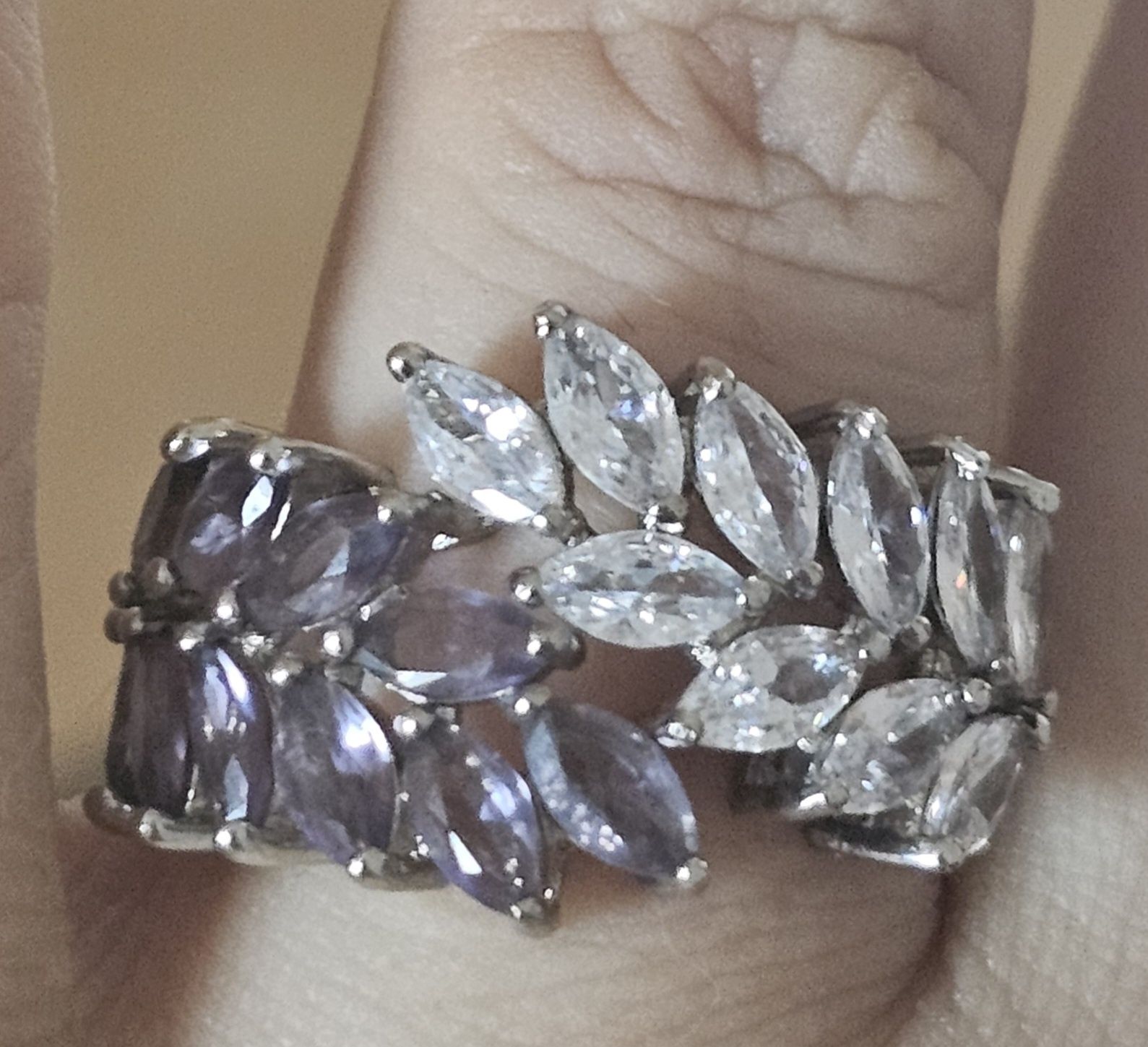 Vând inel dama nou placat cu argint ștantat 925 model cu pietre