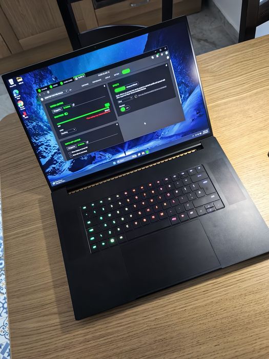 Laptop Razer Blade 18 inch i9 RTX 4070 32gb ram