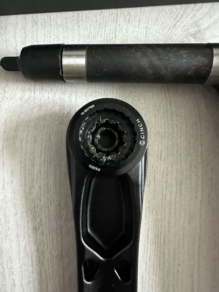 Продавам нов курбел RACEFACE AEFECT 170мм и ос 24мм