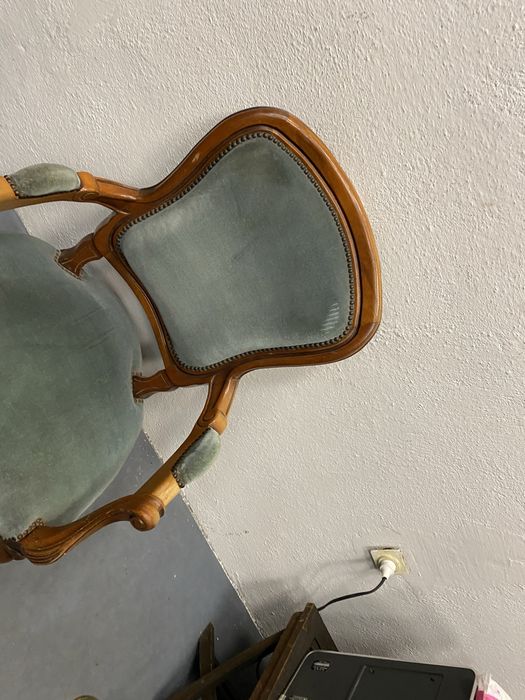 Френски старинен стол кресло фотьойл в стил Луи XV от масивно дърво