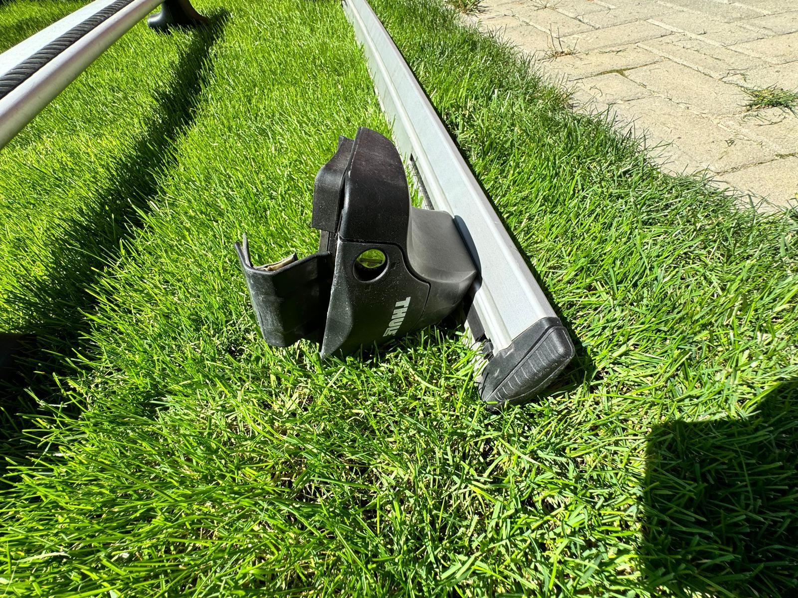 Vand bare Thule cu prinderi Toyota Avensis T27